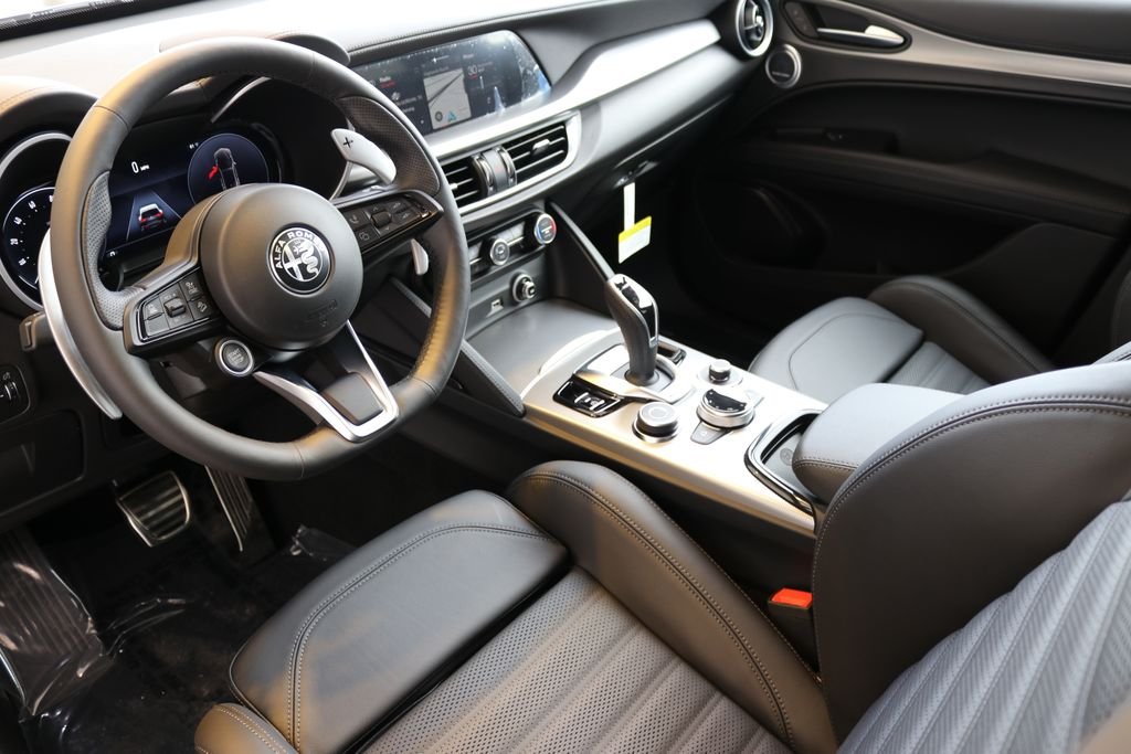 2025 Alfa Romeo Stelvio Base - Photo 18