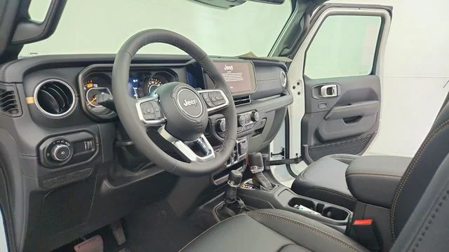 New 2026 Bright White Clear-Coat Exterior Paint Jeep Sahara image 15