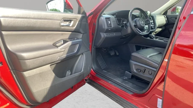 Used 2023 Scarlet Ember Tintcoat Nissan SL image 24