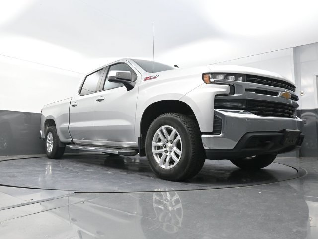 Used 2020 Silver Chevrolet LT image 31