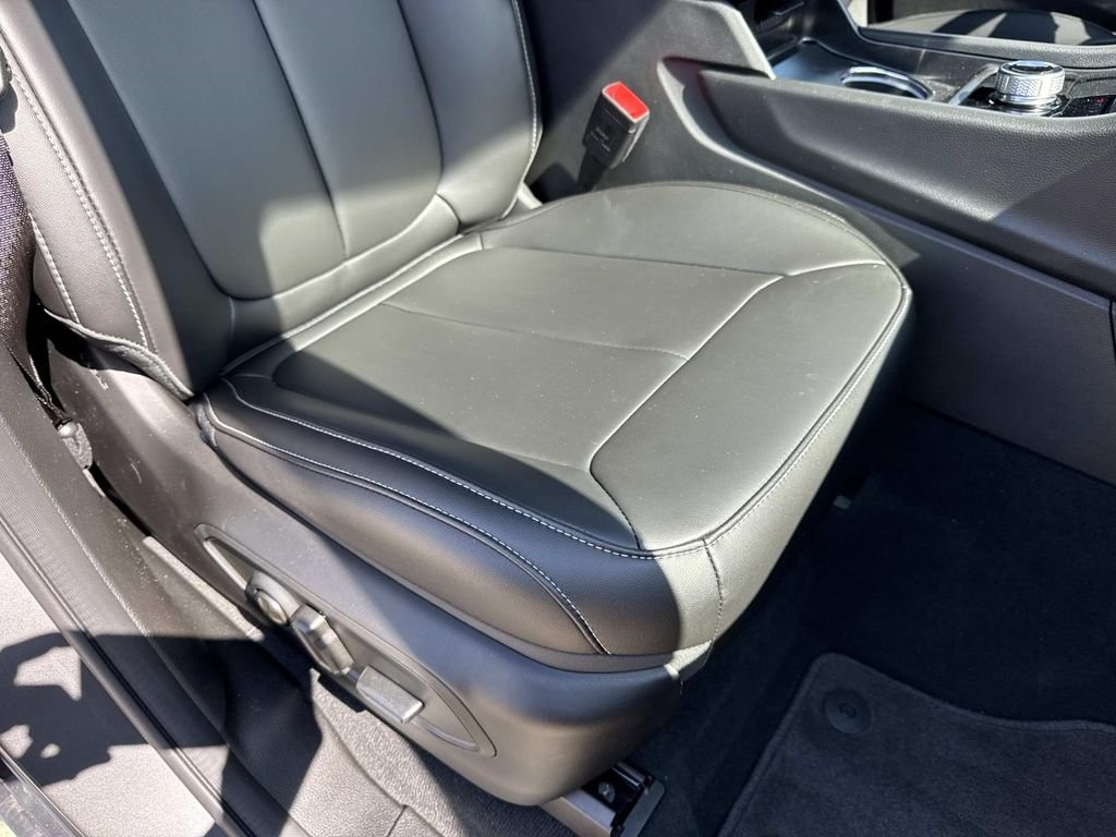 New 2025 Baltic Gray Metallic Clear-Coat Exterior Paint Jeep Limited image 25