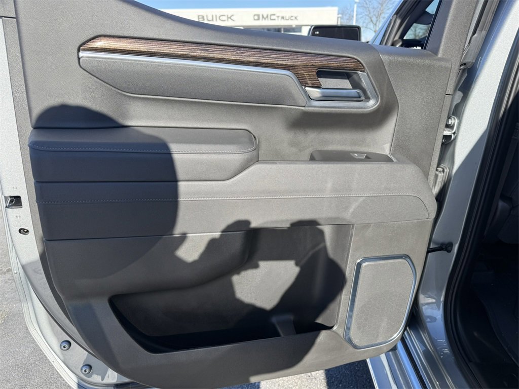 2025 GMC SIERRA - Image 30