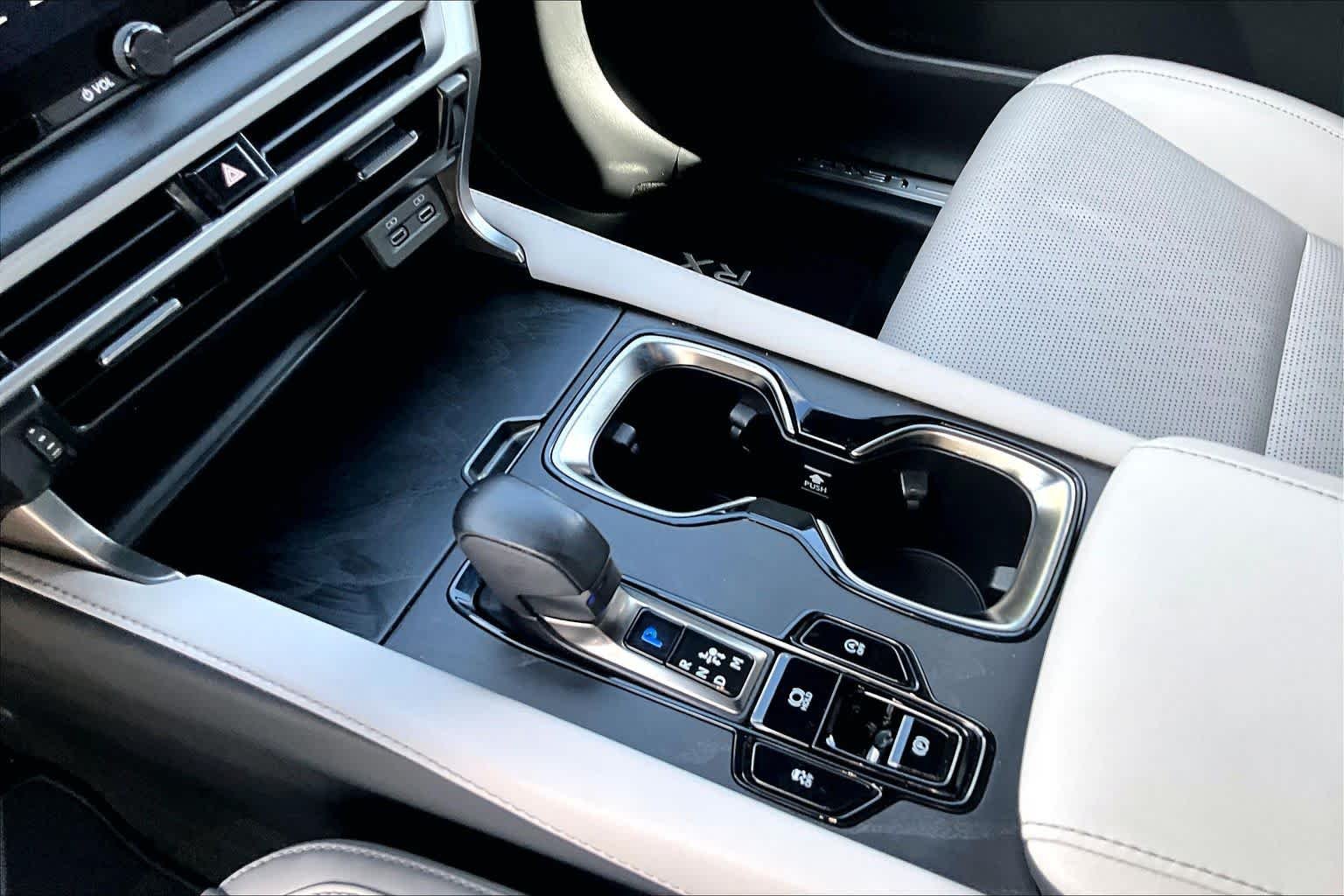 Used 2025 Eminent White Pearl Lexus Premium Plus image 17