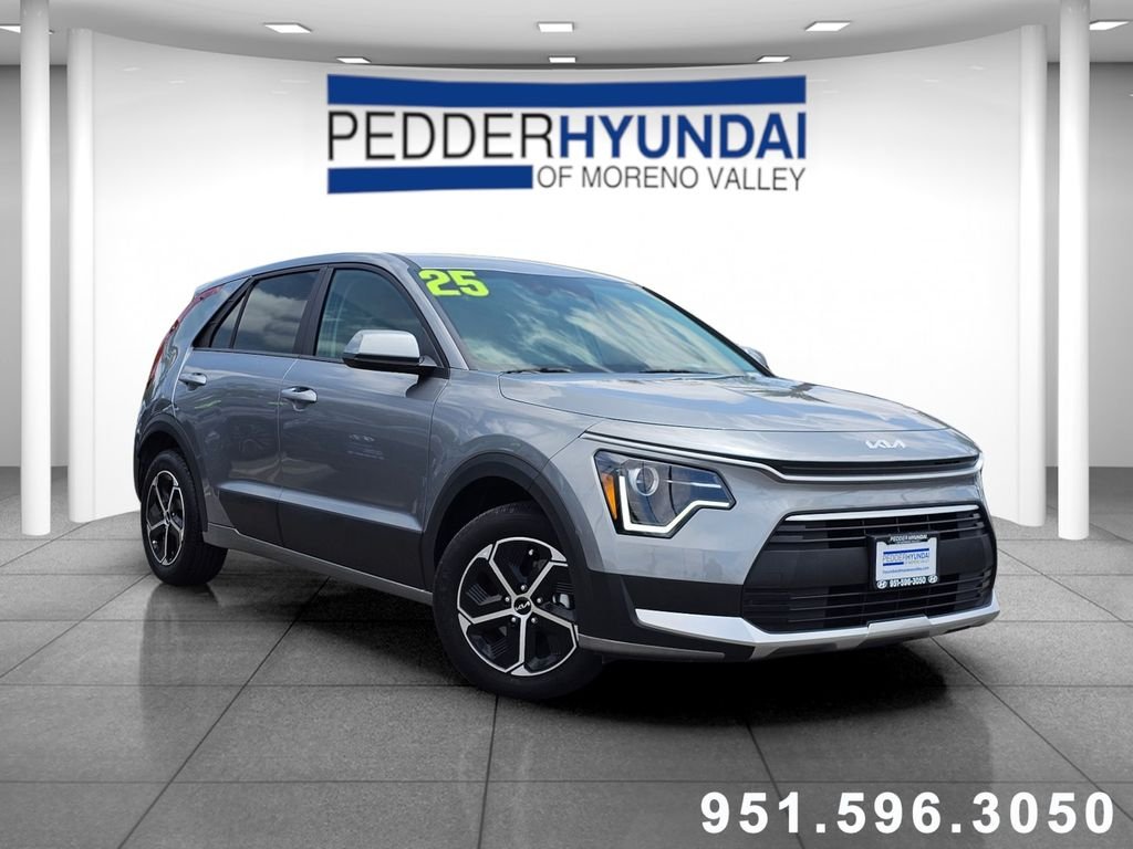 2025 Kia Niro LX HEV's photo