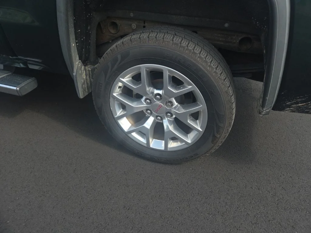 Used 2015 Green GMC SLT image 28