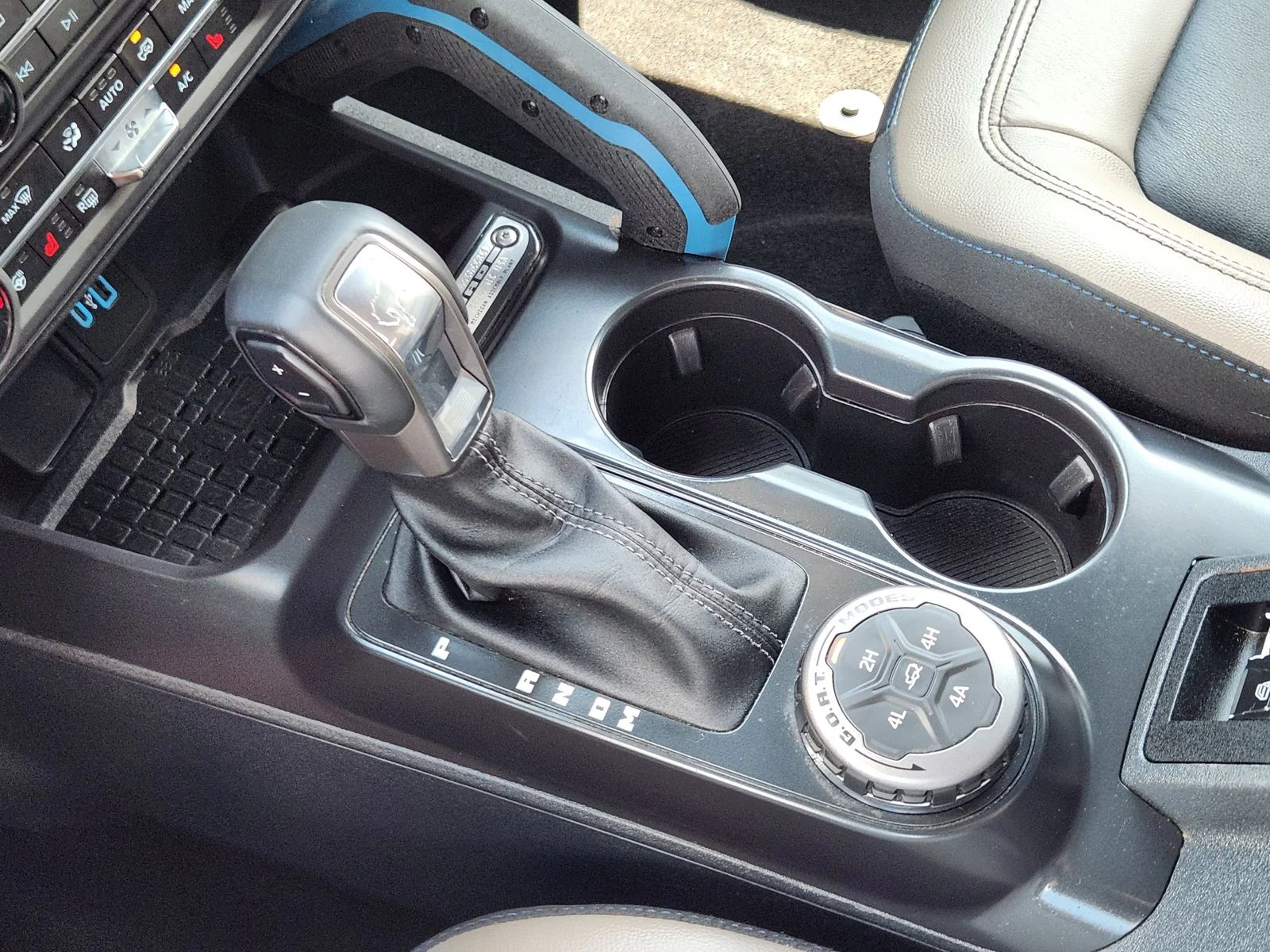 Used 2024 Gray Ford Wildtrak image 19