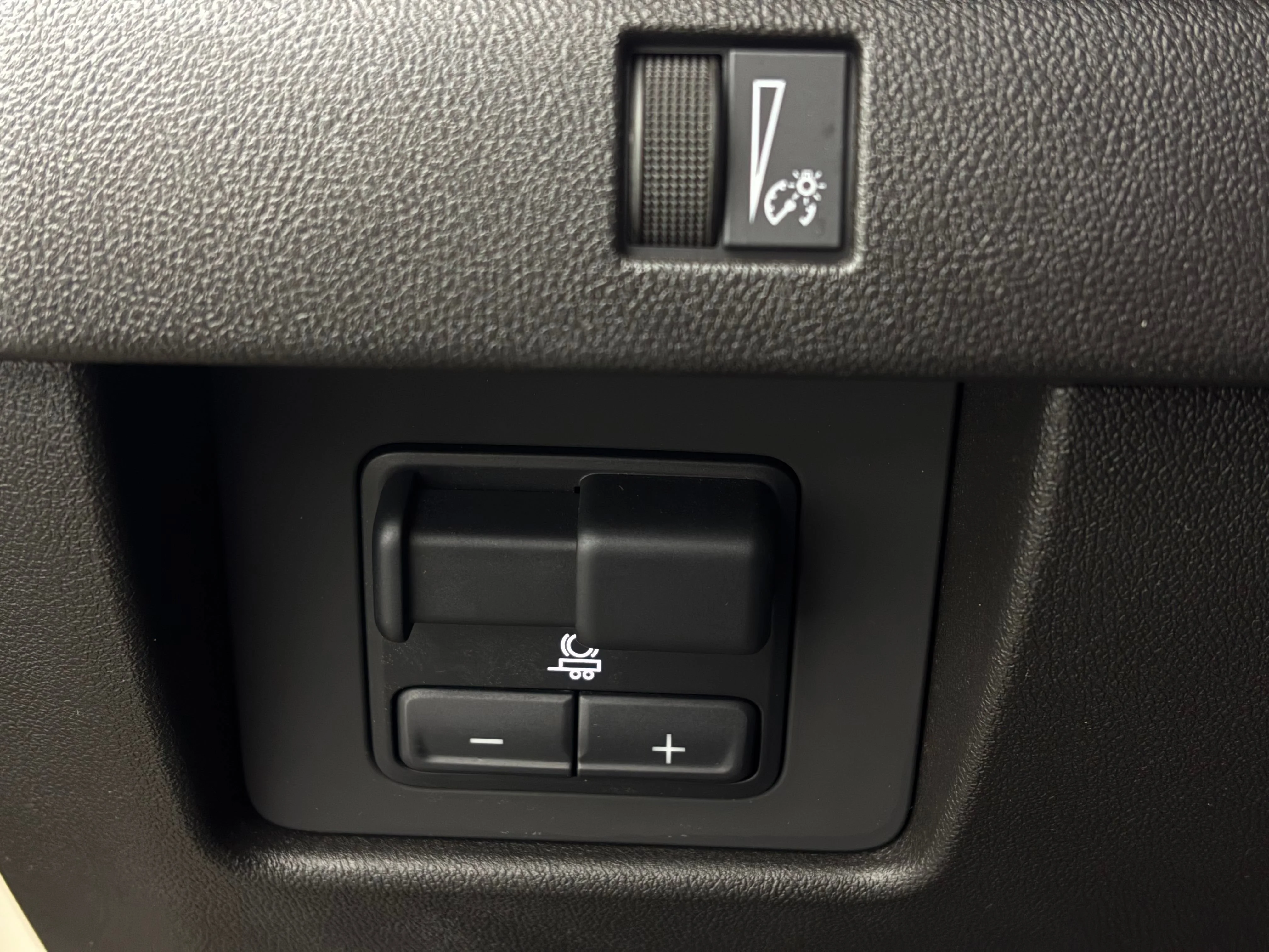 Used 2023 Sand Dune Metallic Chevrolet Z71 image 22