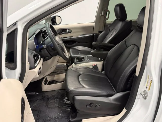 Used 2024 White Chrysler Touring L image 10
