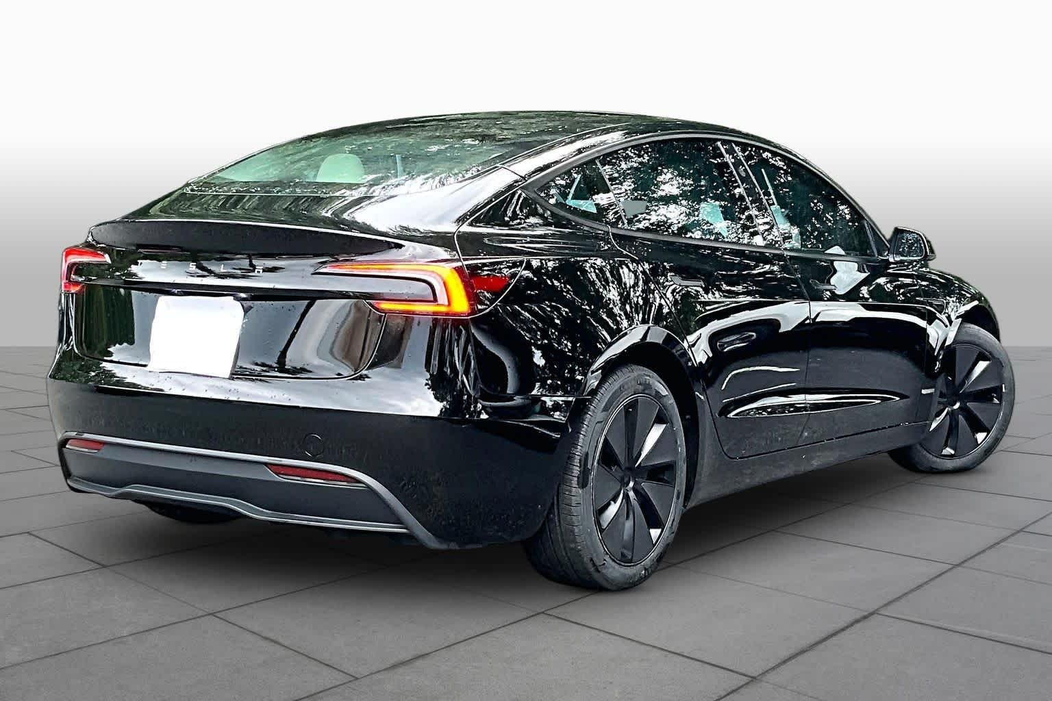 Used 2025  Tesla Long Range image 21