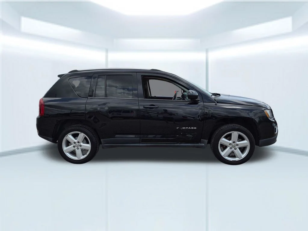 Used 2014 Black Jeep Latitude image 7