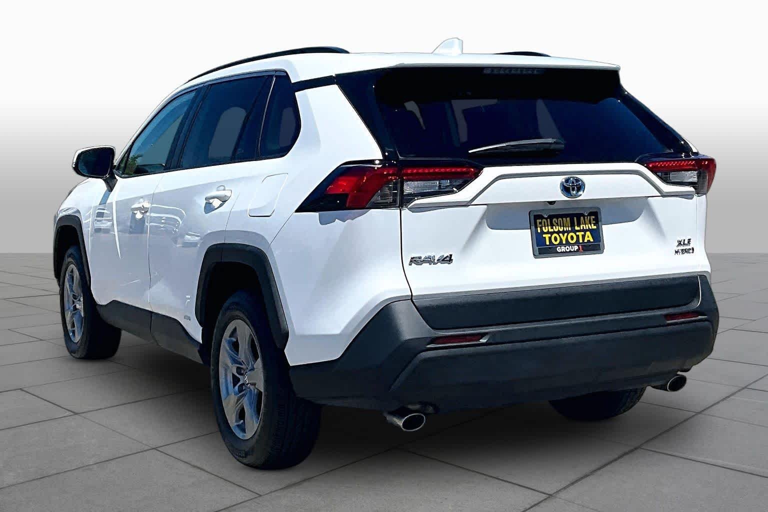 Used 2022 White Toyota Hybrid XLE image 11