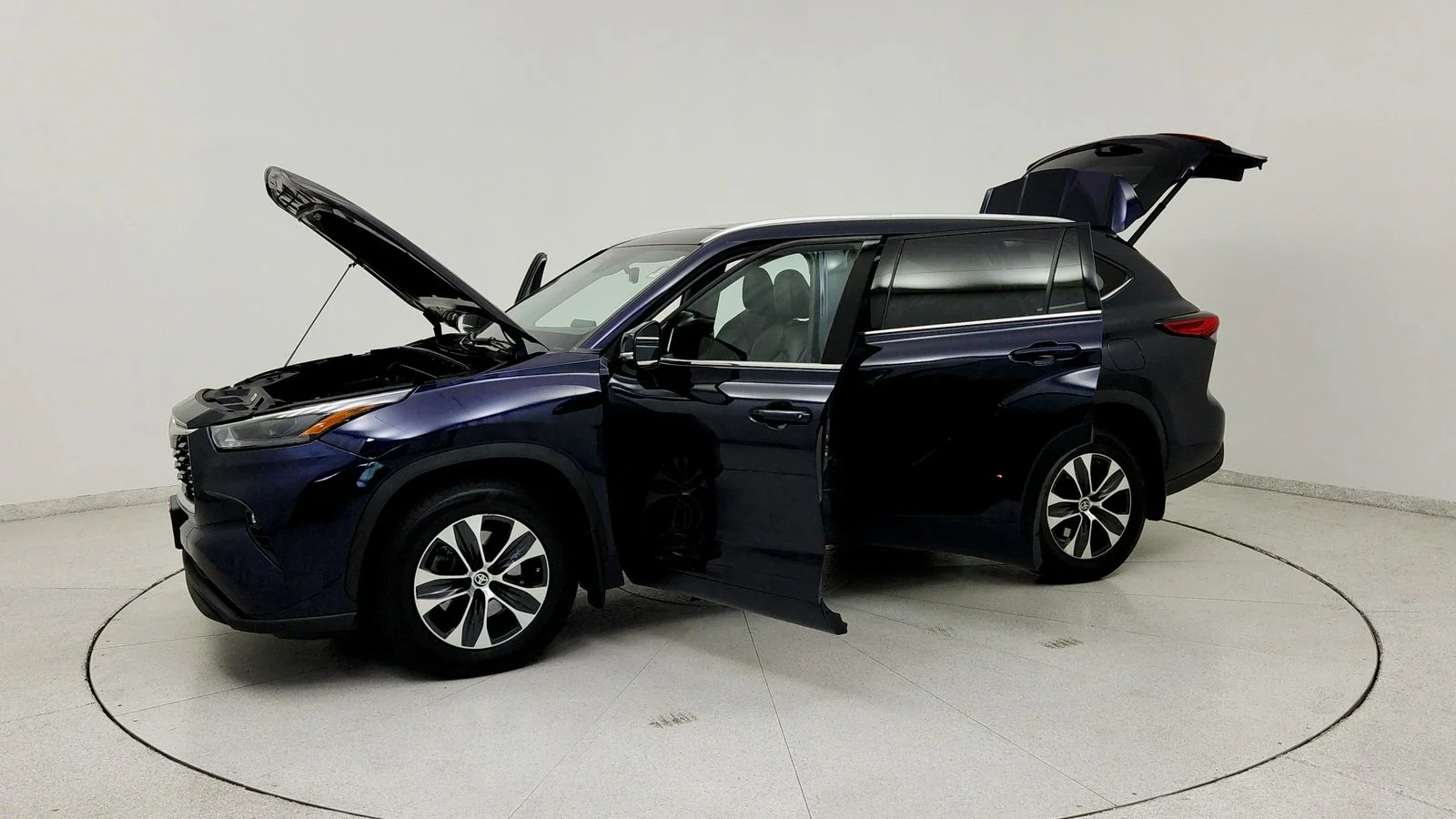 Used 2022  Toyota XLE image 12