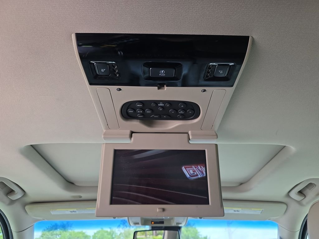 Used 2015 White GMC Denali image 34