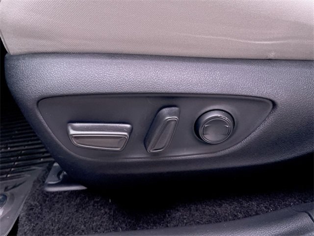 2025 Toyota RAV4 XLE photo 2