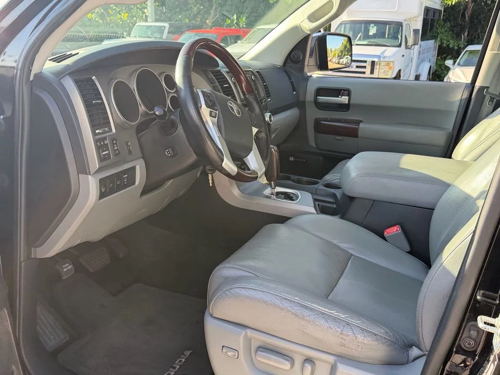 Used 2014 Black Toyota Platinum image 10