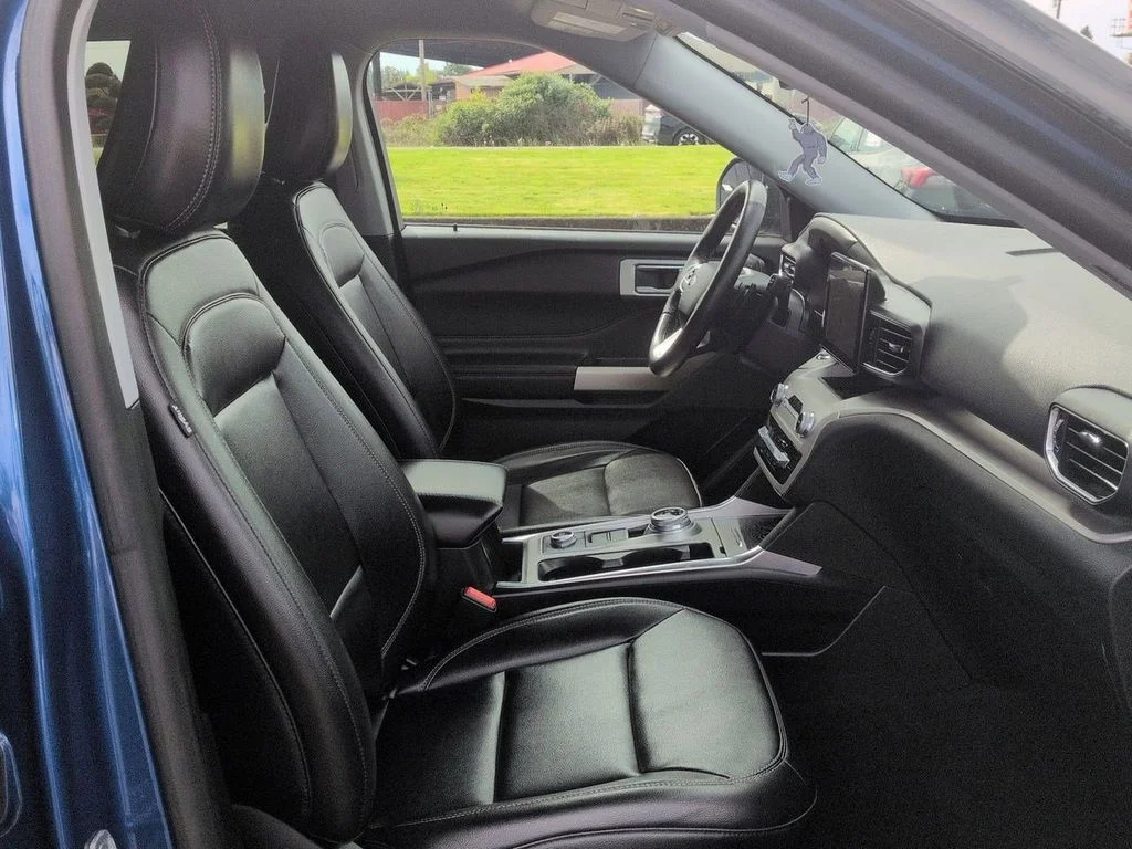 Used 2021 Blue Metallic Ford XLT image 29
