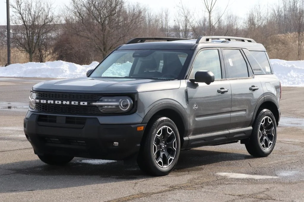 New 2025 Carbonized Gray Metallic Ford Outer Banks® image 5