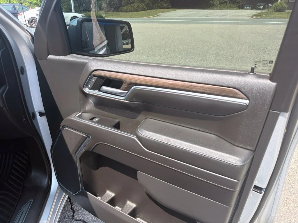 Certified Used 2022 Silver Ice Metallic Chevrolet LT (2FL) image 28