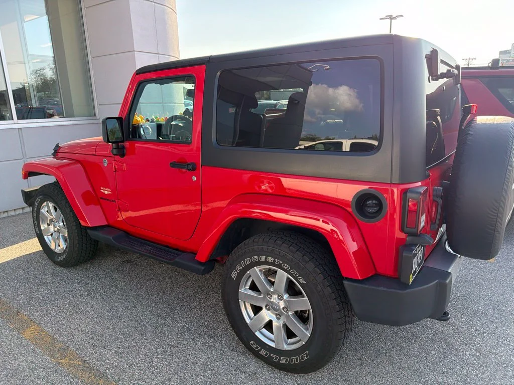 Used 2015 Red Jeep Sahara image 4