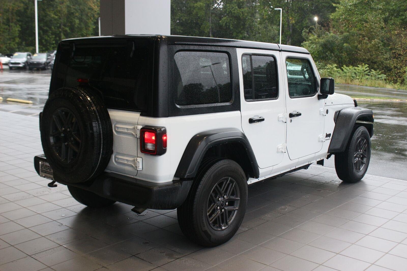 Used 2024 Whyte Jeep Sport S image 6