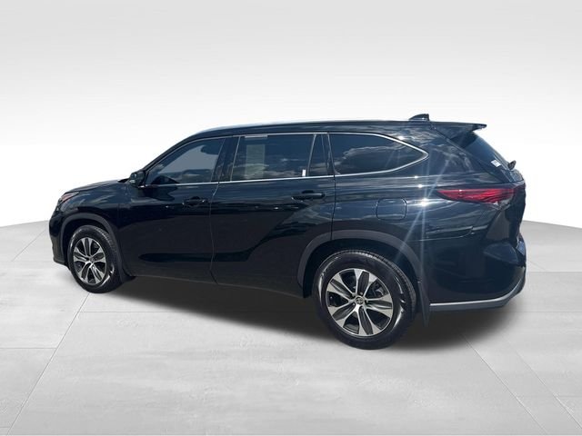 Used 2021 Black Toyota XLE image 3