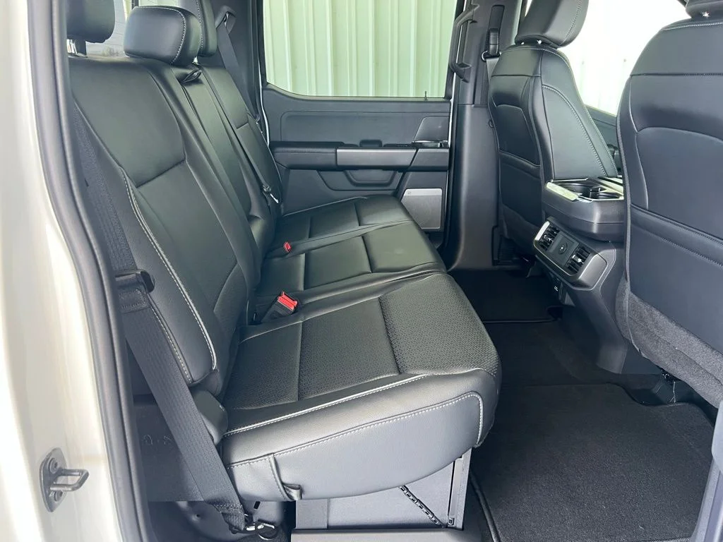 New 2025 Oxford White Ford Lariat® image 21