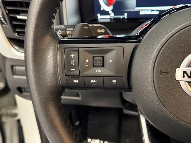 Used 2021 White Nissan Platinum image 14