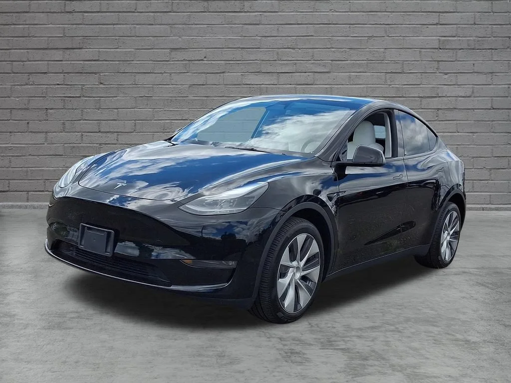 Used 2023  Tesla Long Range image 4