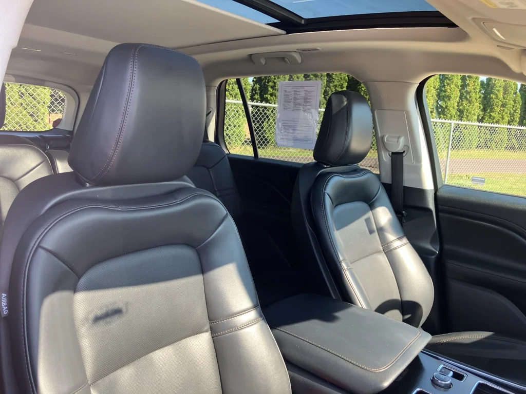 Used 2026 Whisper White Lincoln Premiere image 16