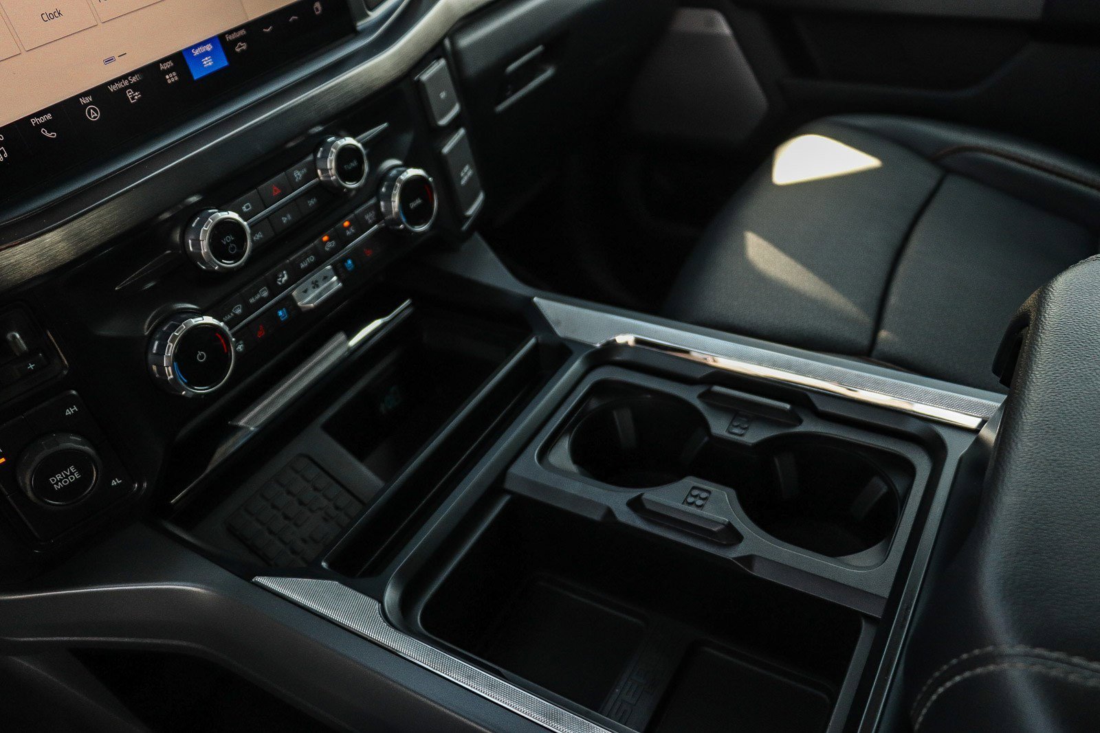 Used 2025 Black Metallic Ford LARIAT image 22