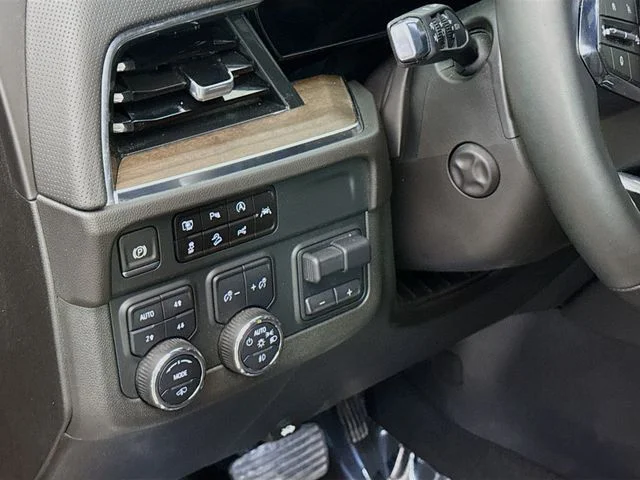 Used 2025 Black Chevrolet High Country image 12