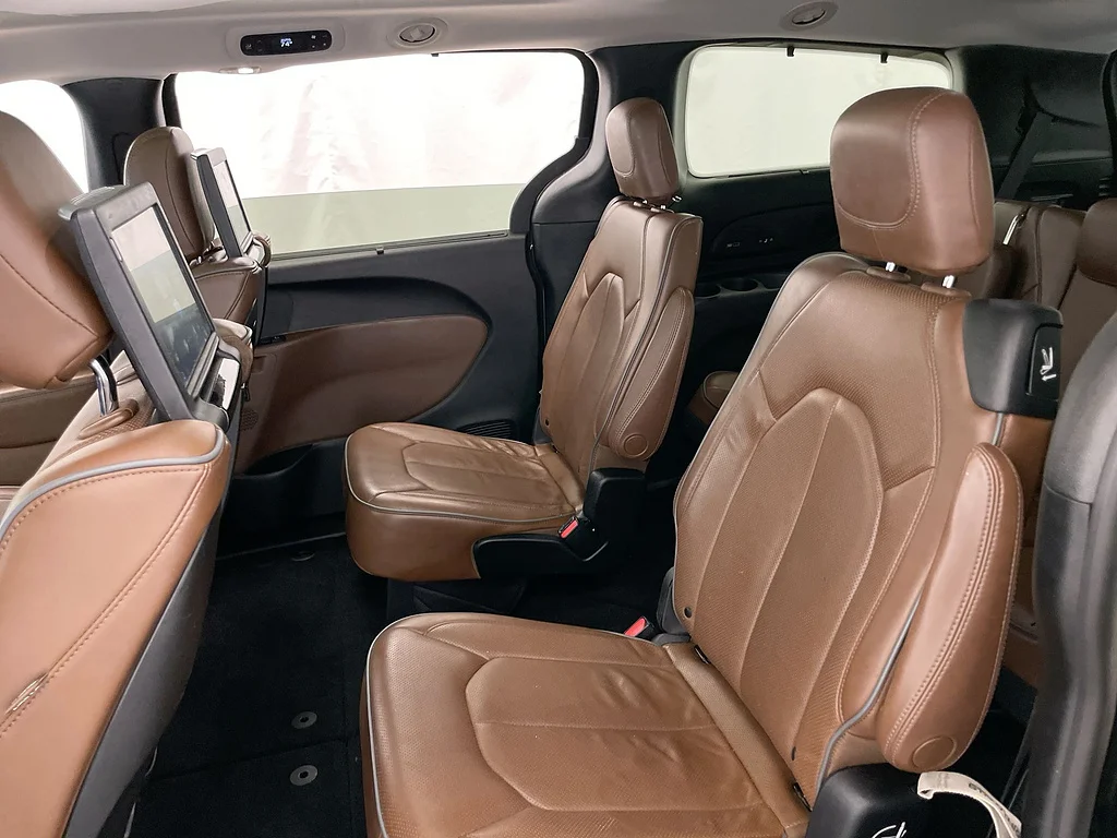 Used 2019 Brilliant Black Crystal Pearl Coat Chrysler Limited image 25