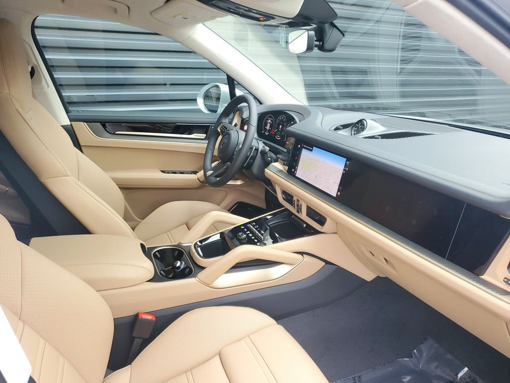 2025 Porsche Cayenne Turbo E-Hybrid - Photo 18