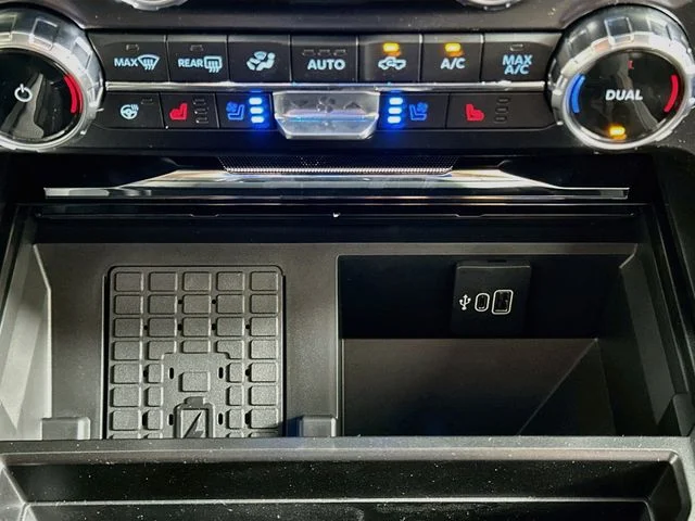 New 2027 Black Ford Lariat image 18