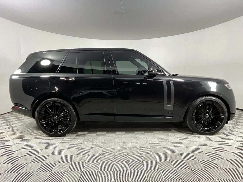 Used 2024 Black Land Rover SE image 5