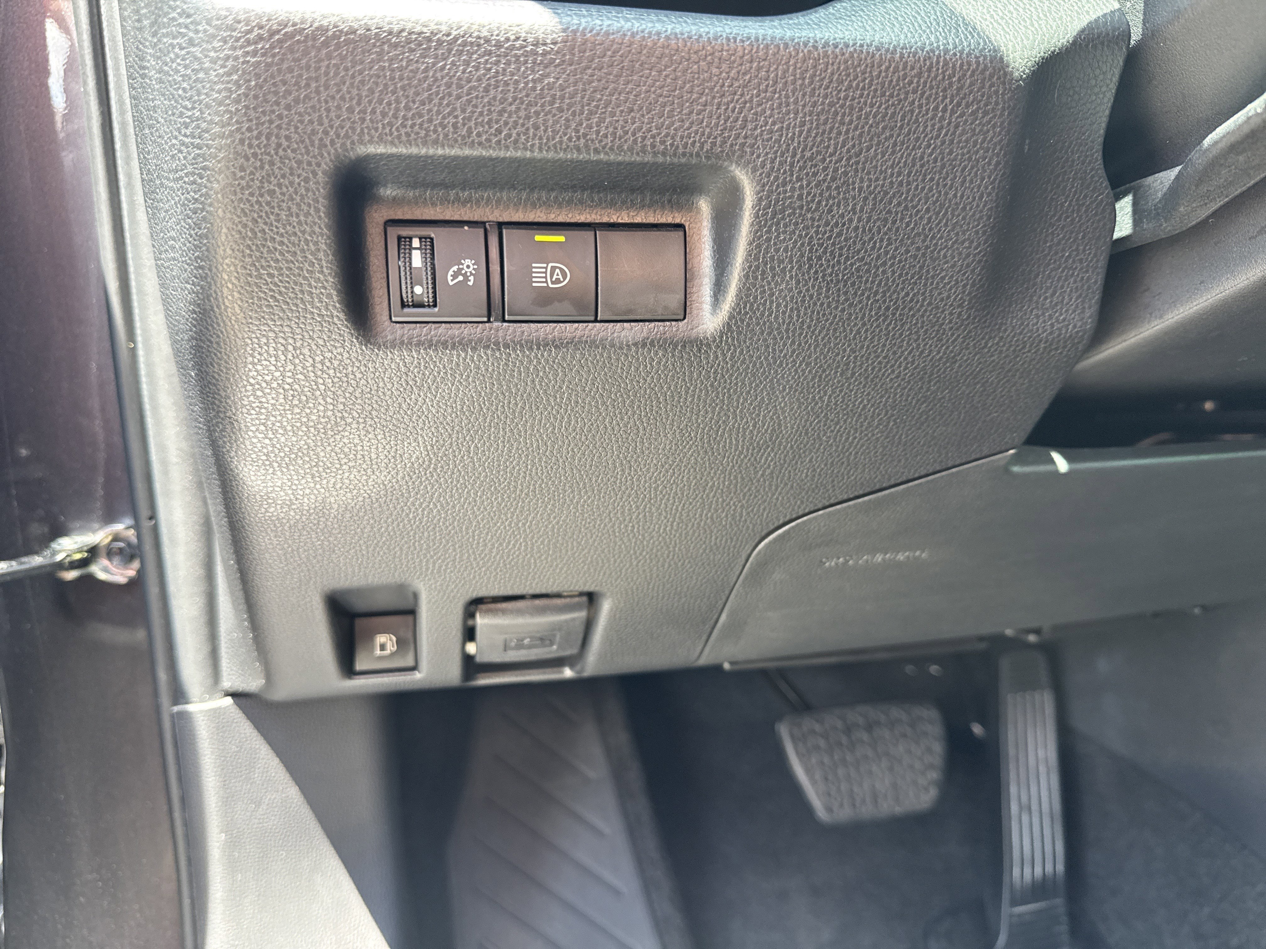 Used 2024 Gray Toyota Hybrid LE image 30