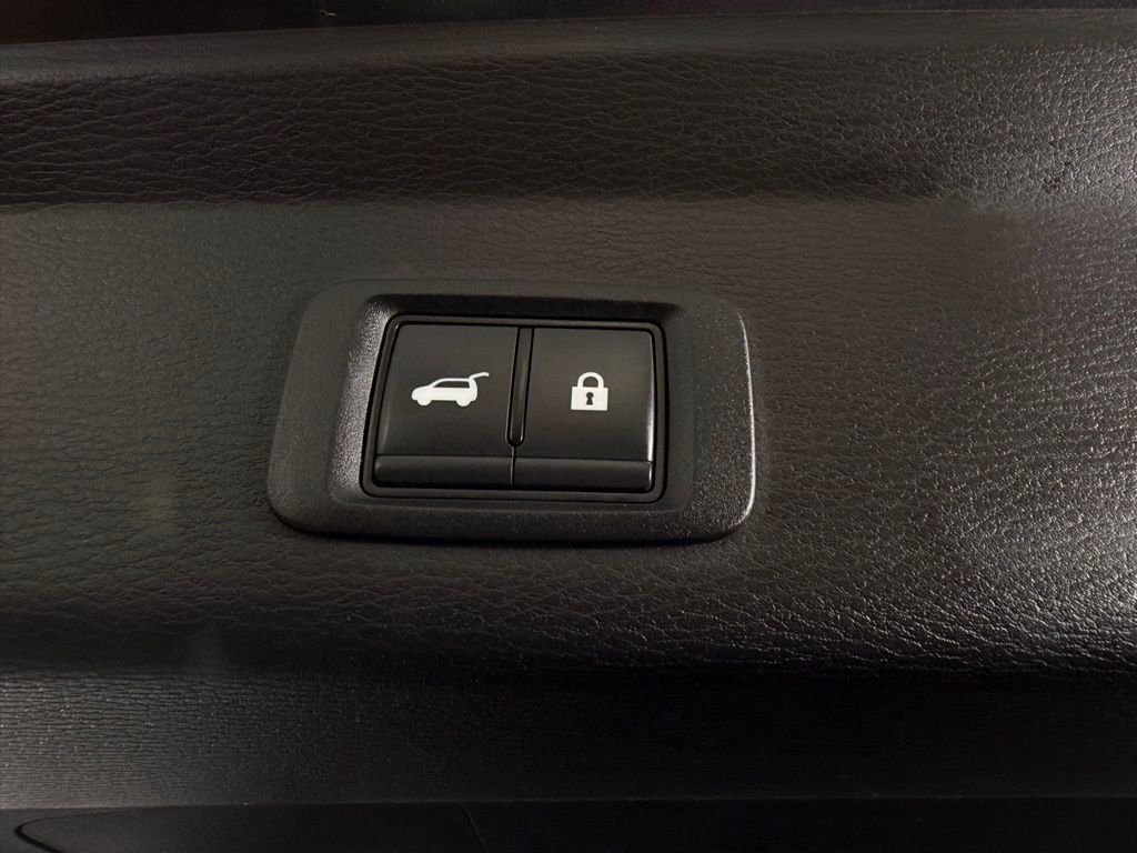 Certified Used 2025 Gray Mitsubishi SE image 31