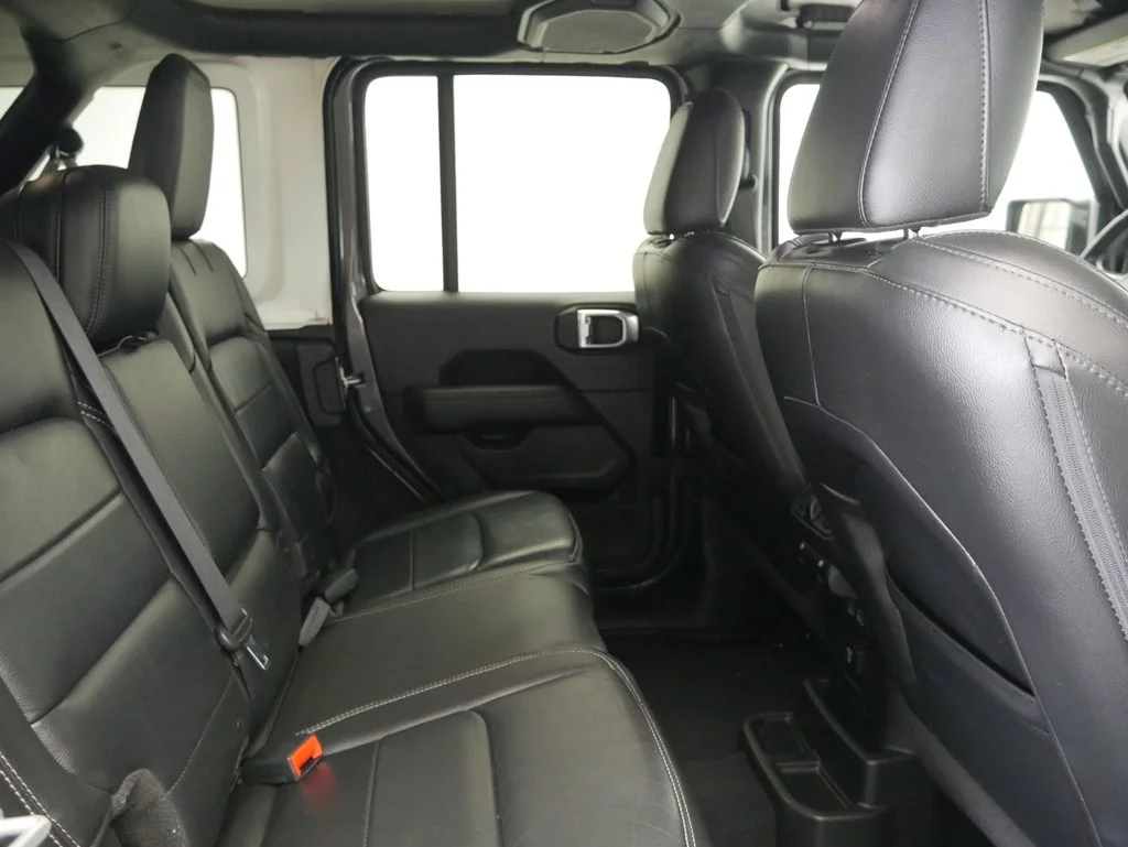 Used 2018 Crystal Metallic Jeep Unlimited Sahara image 26