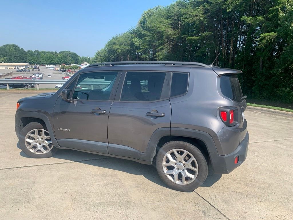 Used 2017 Gray Jeep Latitude image 13