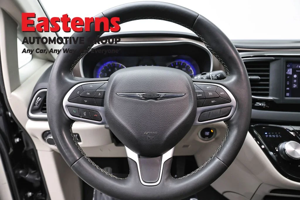 Used 2024 Black Chrysler LX image 10