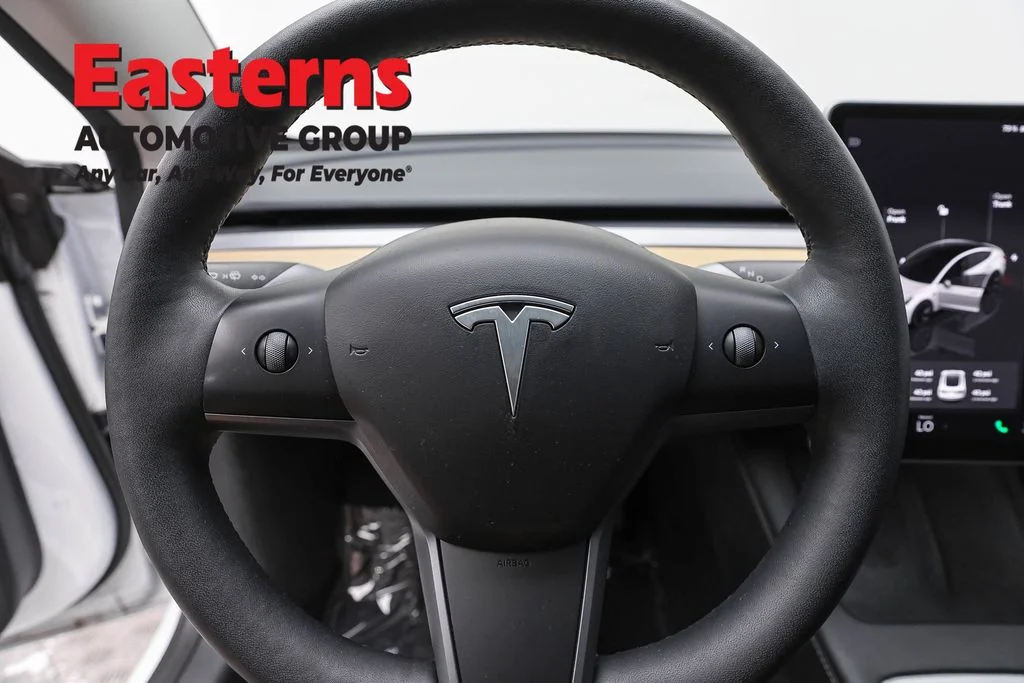 Used 2023 White Tesla Base image 10