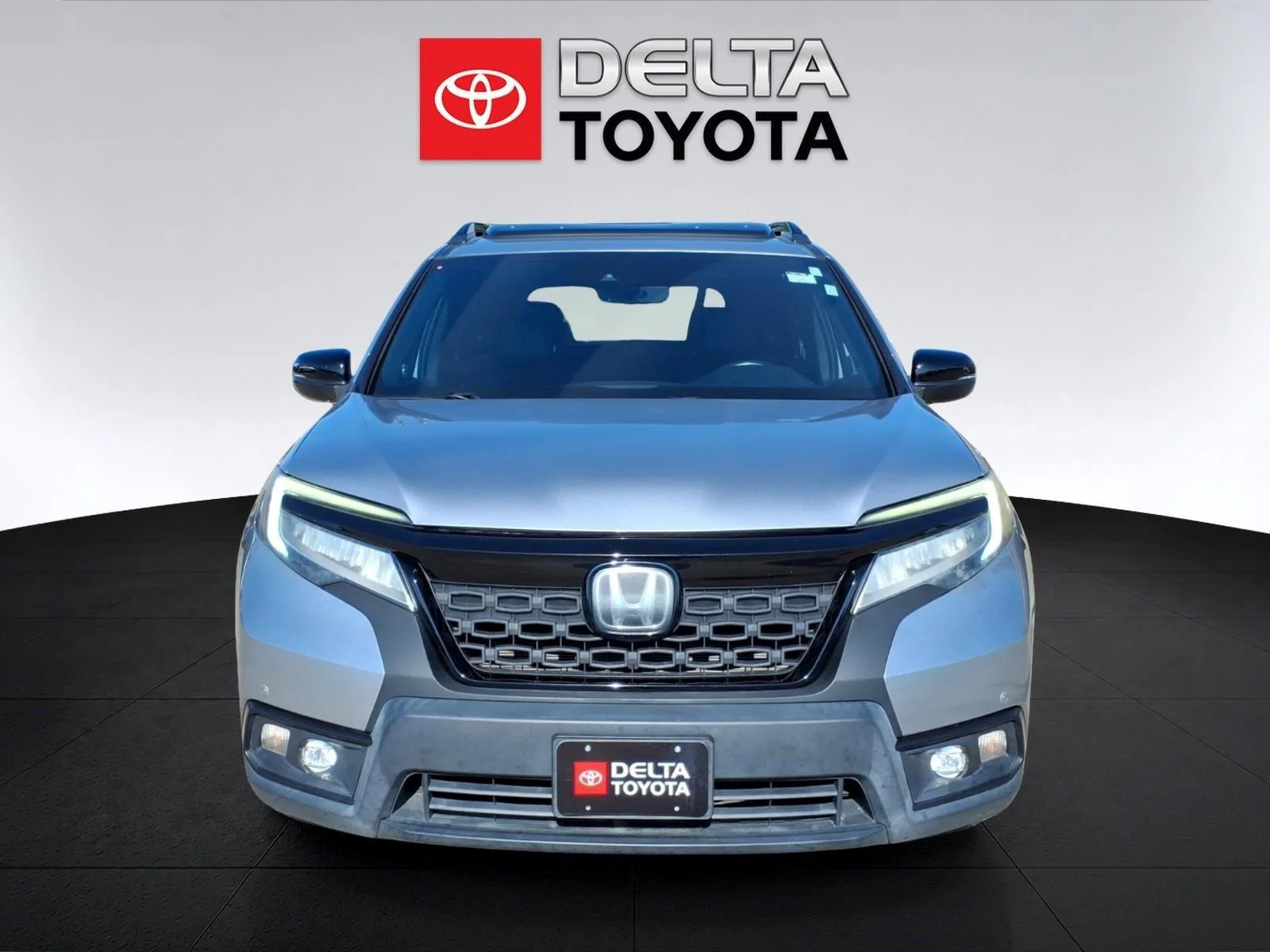 Used 2019 Lunar Silver Metallic Honda Touring image 8