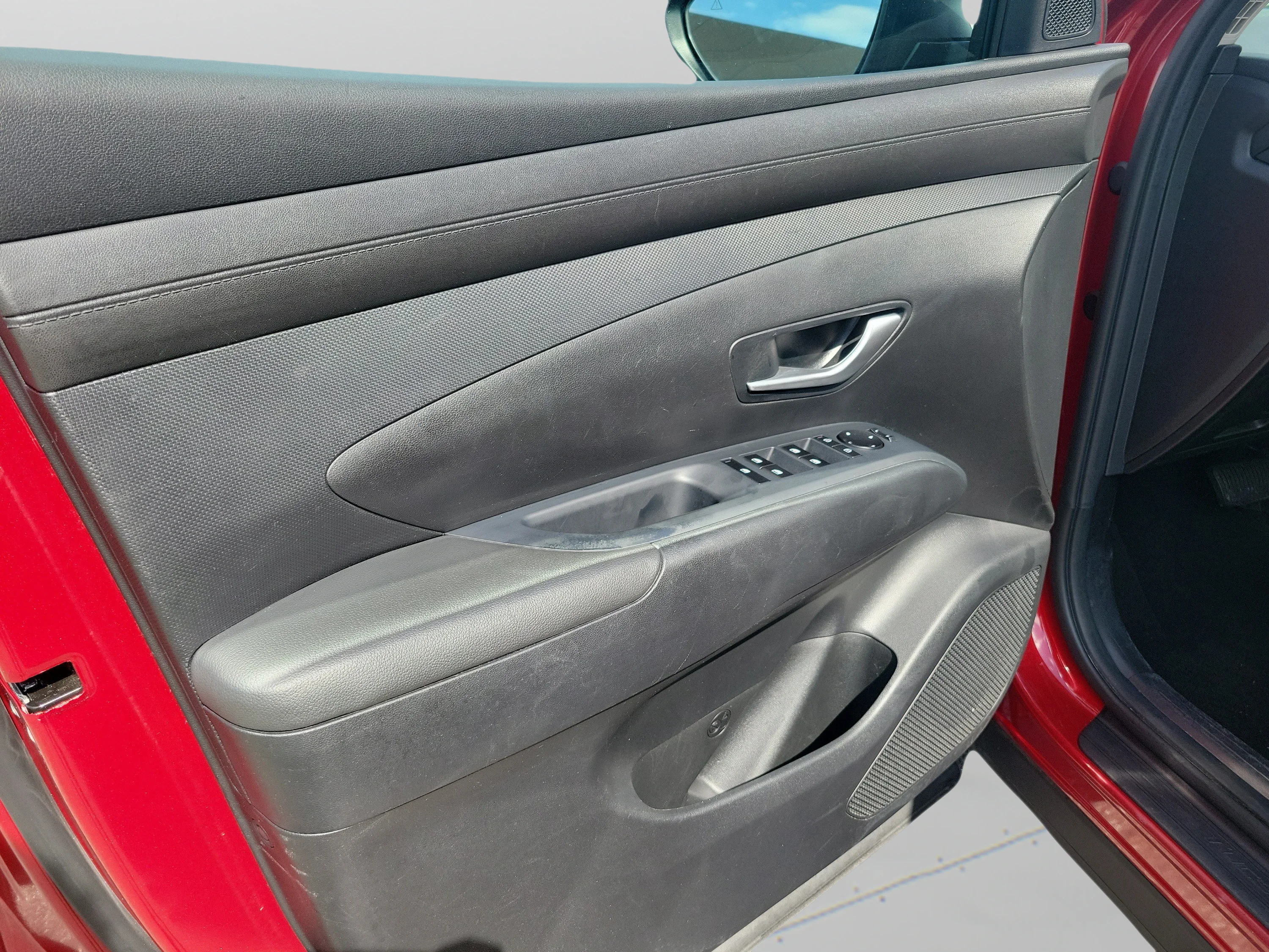 Used 2025 Ultimate Red Hyundai SEL image 19