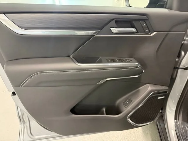 New 2026 Sterling Metallic GMC Elevation image 13