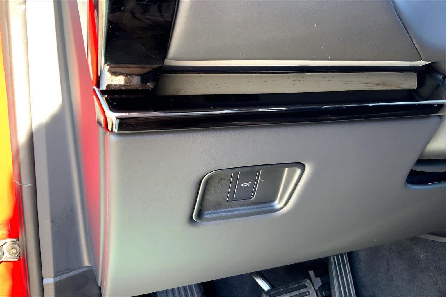 New 2026 Firenze Red Land Rover SE image 18