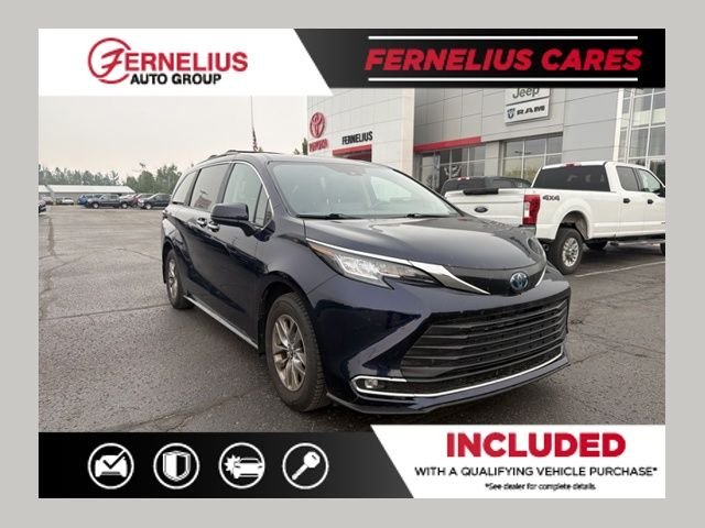 Used 2022  Toyota XLE image 1