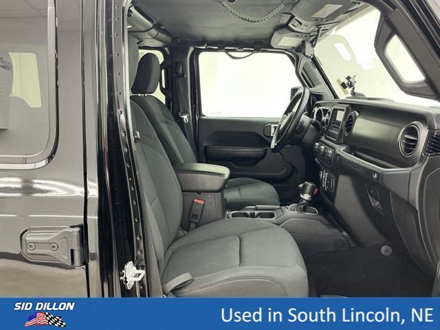 Used 2019 Black Clearcoat Jeep Sport S image 25