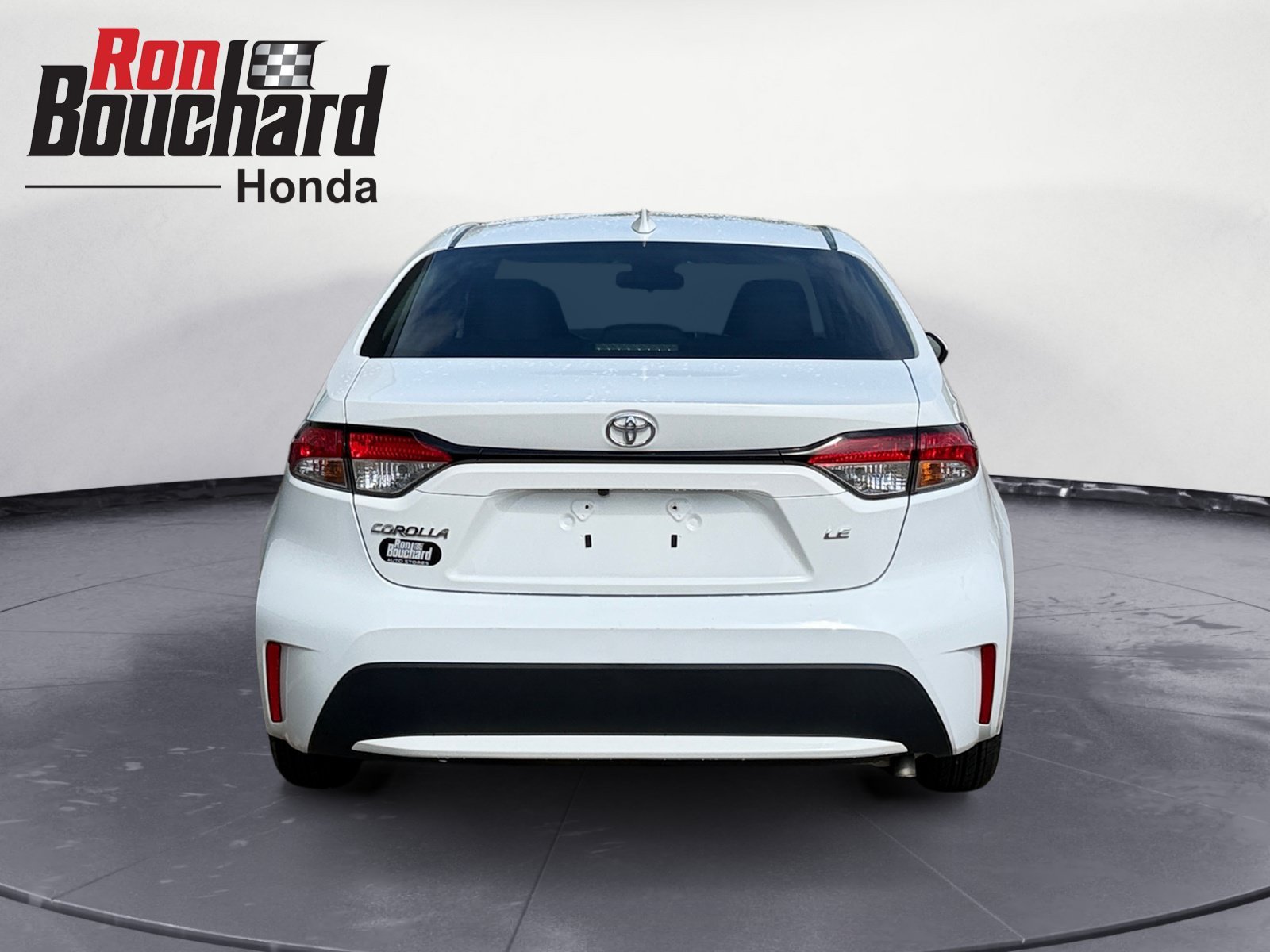 Used 2020 Super White Toyota LE image 3