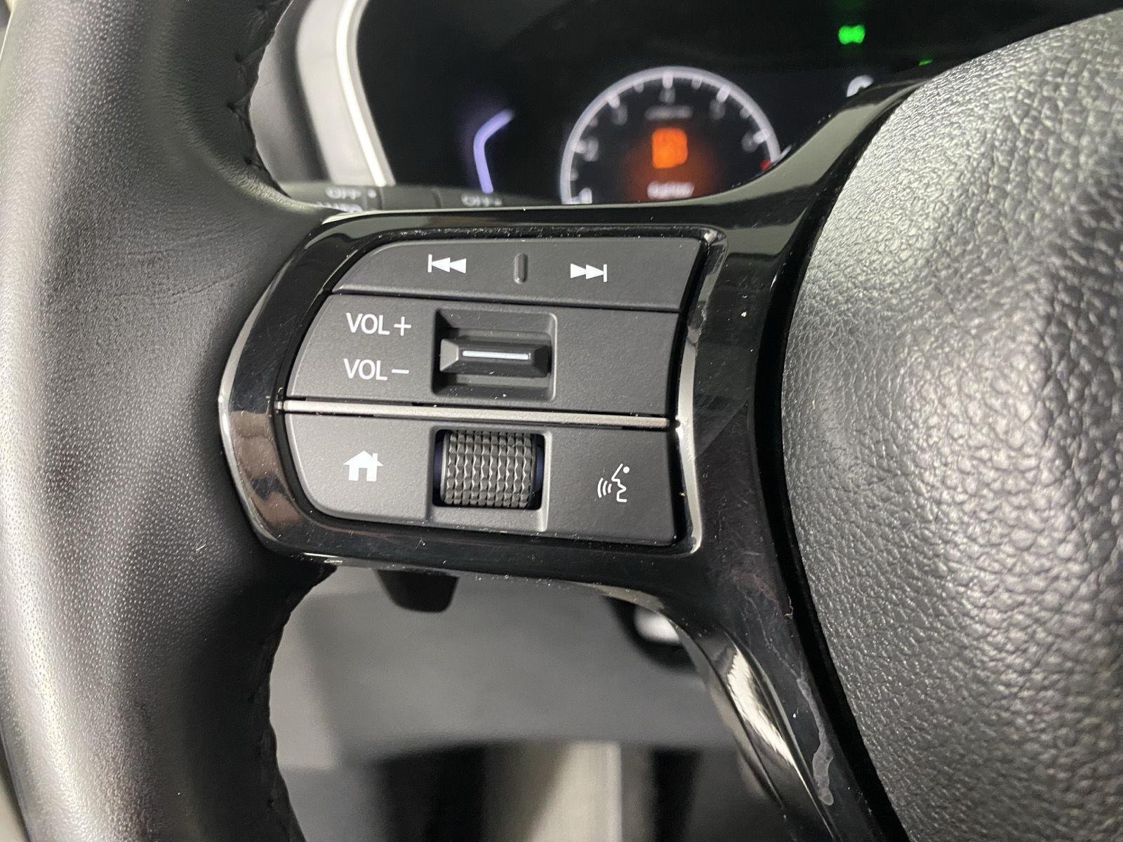 Used 2023 Platinum White Pearl Honda Touring image 16