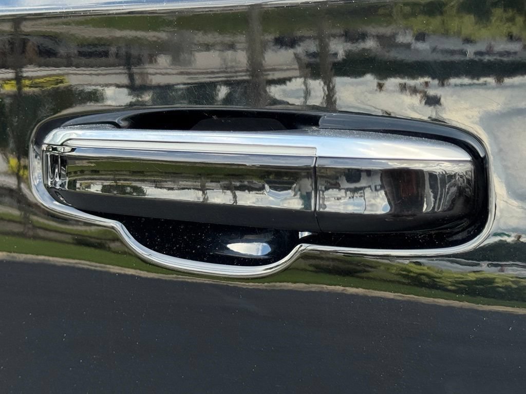 Certified Used 2022 Black Raven Cadillac Premium Luxury image 17